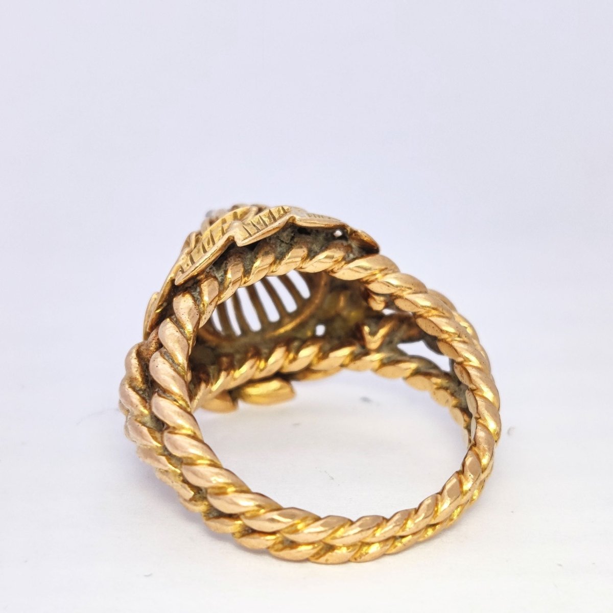 Bague dôme motifs floraux en or jaune et diamant - Castafiore