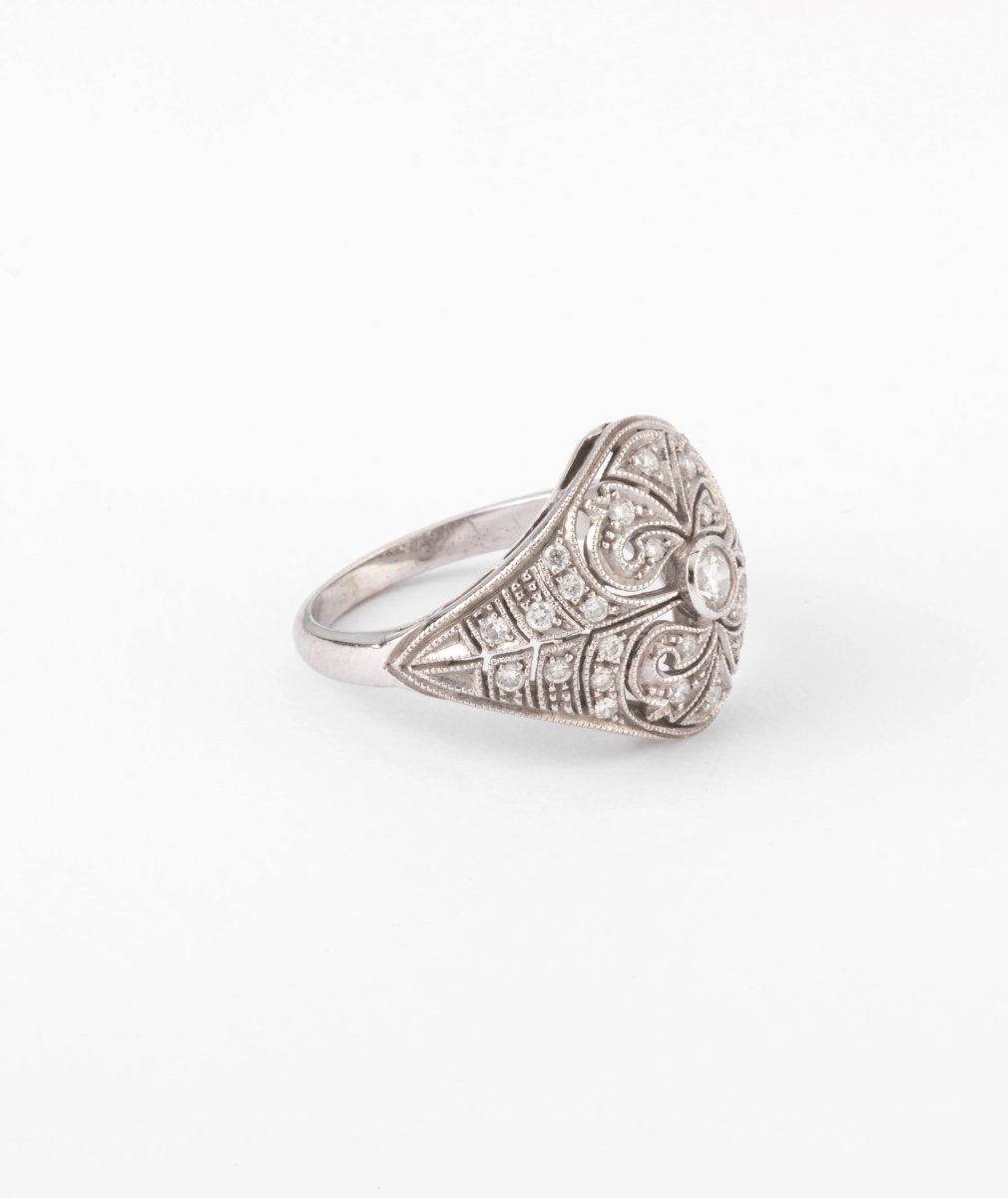 Bague dôme or gris et diamants ciselée - Castafiore