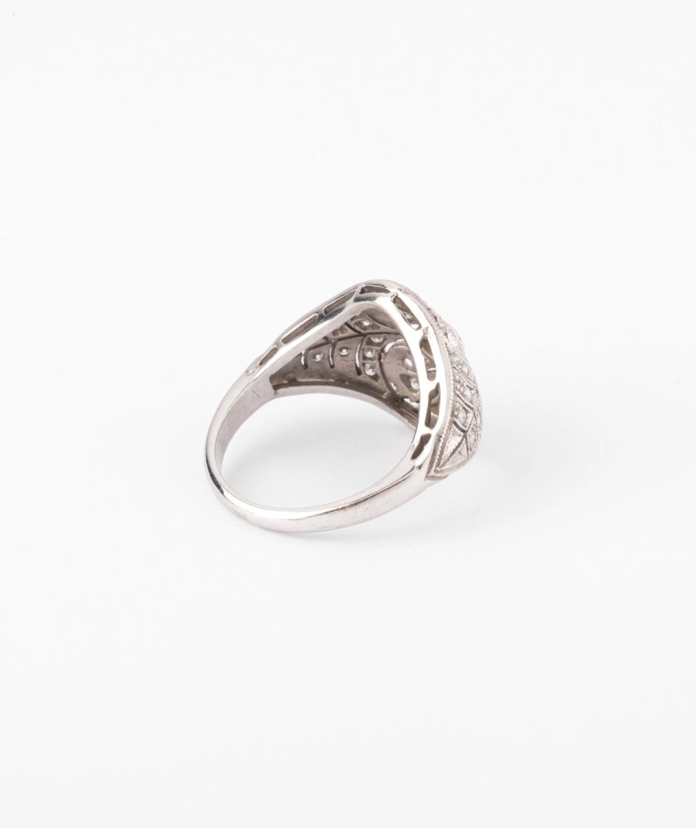 Bague dôme or gris et diamants ciselée - Castafiore