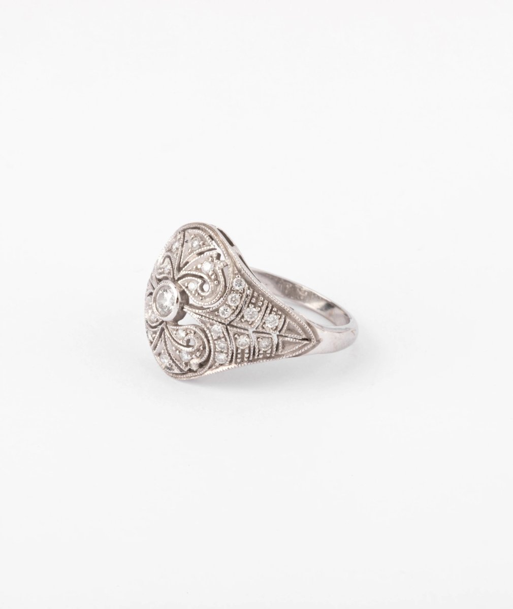Bague dôme or gris et diamants ciselée - Castafiore