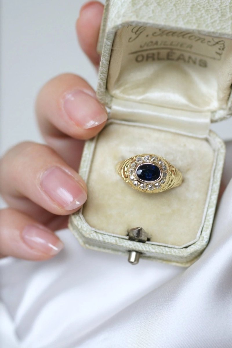 Bague dôme saphir entourage diamants - Castafiore