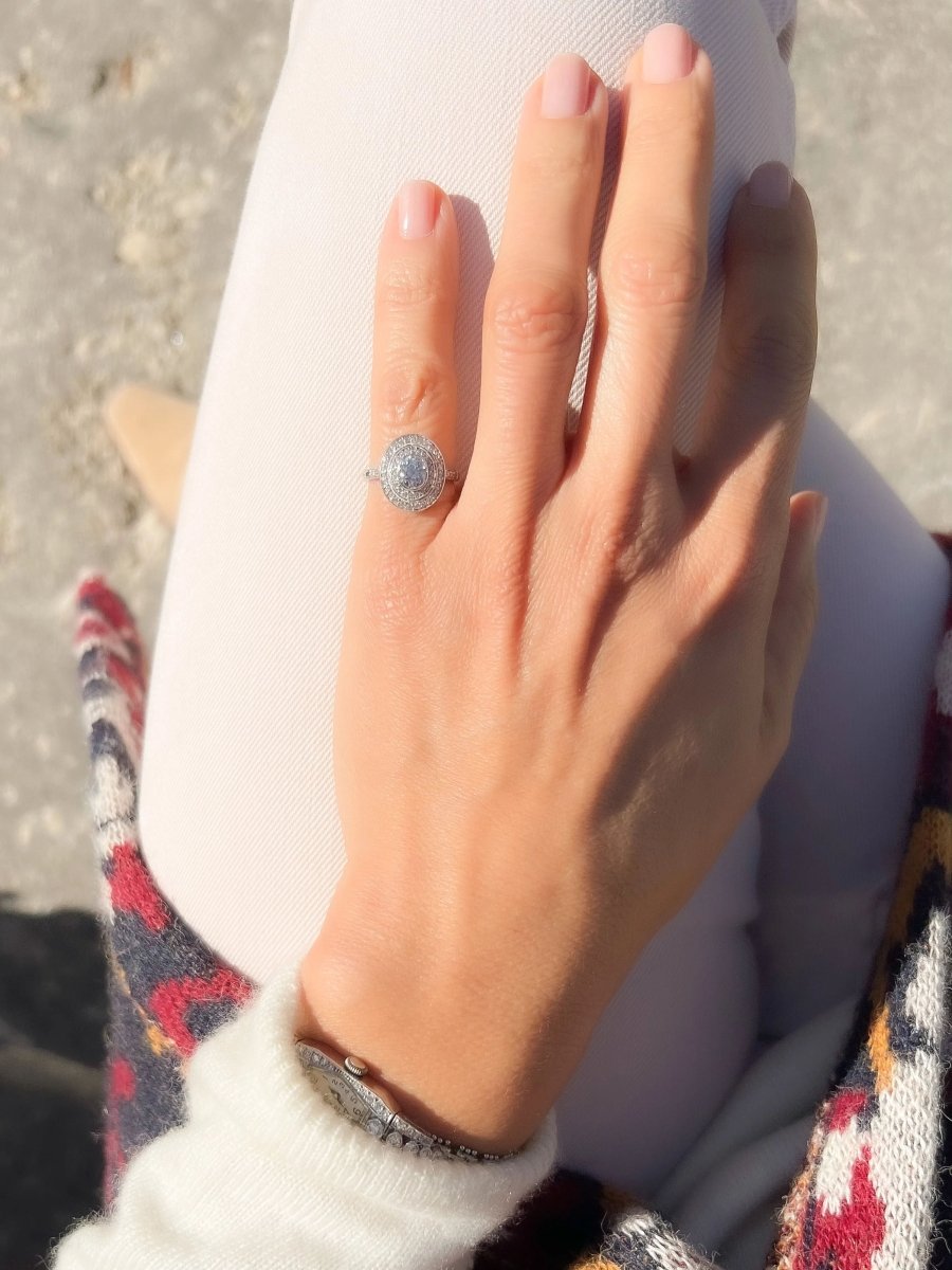 Bague double entourage en platine et diamants - Castafiore