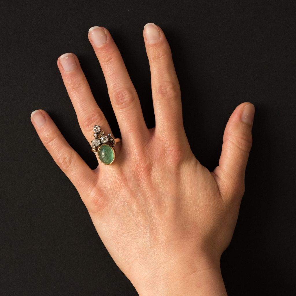 Bague duchesse émeraude cabochon et diamants - Castafiore