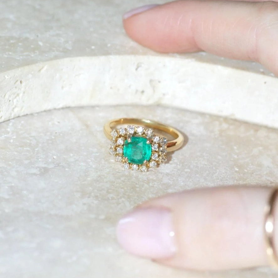 Bague Emeraude 1,52 Cts et Diamants sur Or Jaune - Castafiore