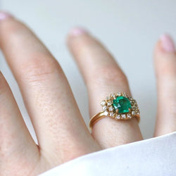 Bague Emeraude 1,52 Cts et Diamants sur Or Jaune - Castafiore