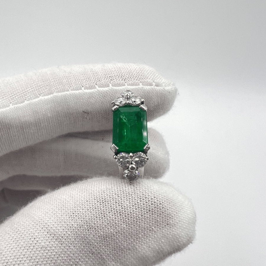 Bague ÉMERAUDE 2,40 ct et diamants en or blanc - Castafiore