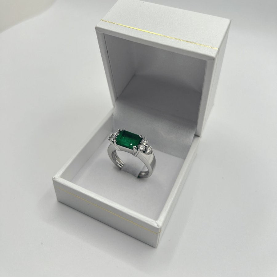 Bague ÉMERAUDE 2,40 ct et diamants en or blanc - Castafiore