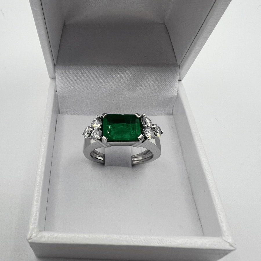 Bague ÉMERAUDE 2,40 ct et diamants en or blanc - Castafiore