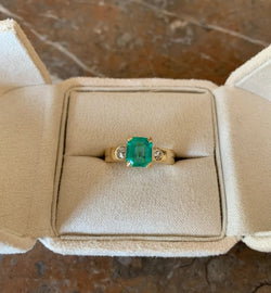 Bague Emeraude Colombie 1.63 Carats Diamants Or Jaune 18 Carats (Certificat) - Castafiore
