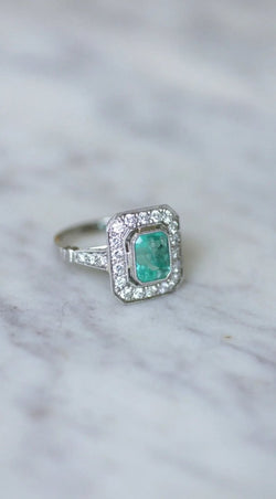 Bague Émeraude Colombienne 2.00 Cts et Diamants Style Art Déco - Castafiore