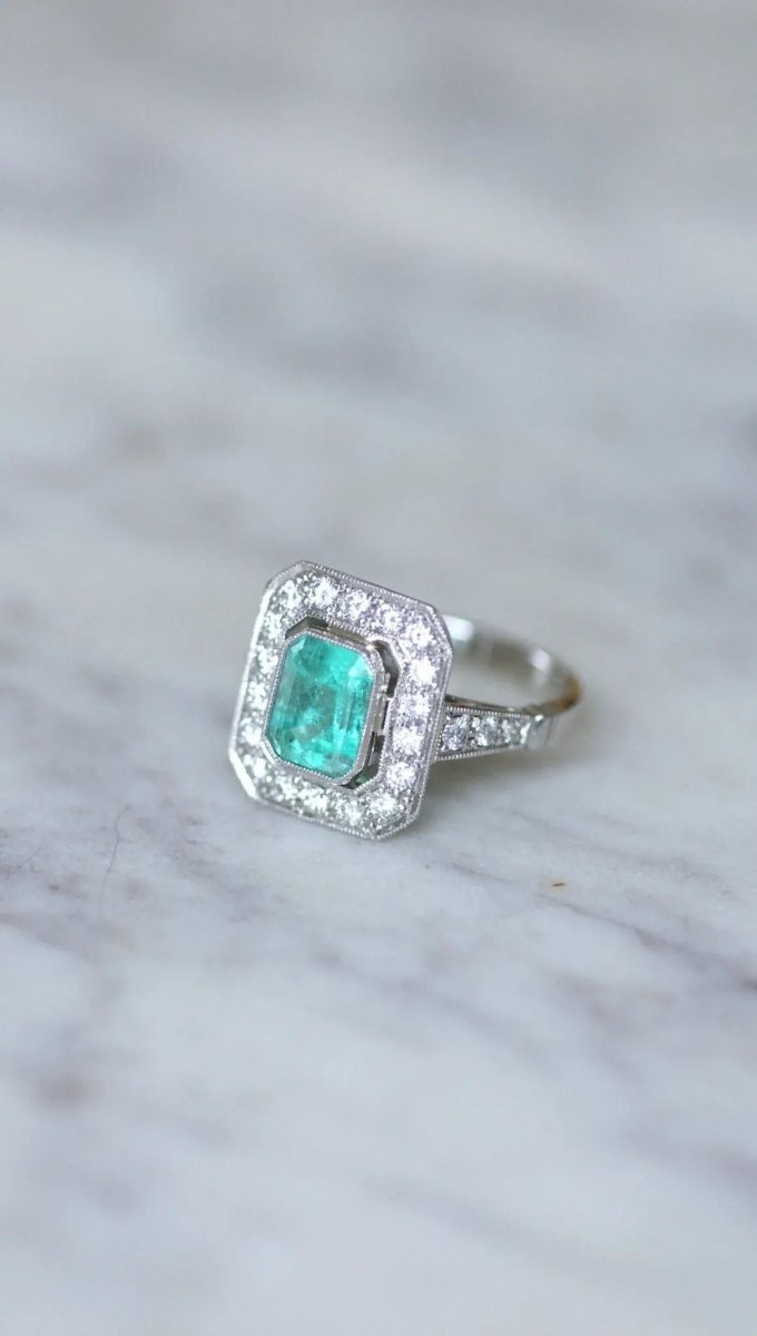 Bague Émeraude Colombienne 2.00 Cts et Diamants Style Art Déco - Castafiore