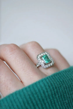 Bague Émeraude Colombienne 2.00 Cts et Diamants Style Art Déco - Castafiore