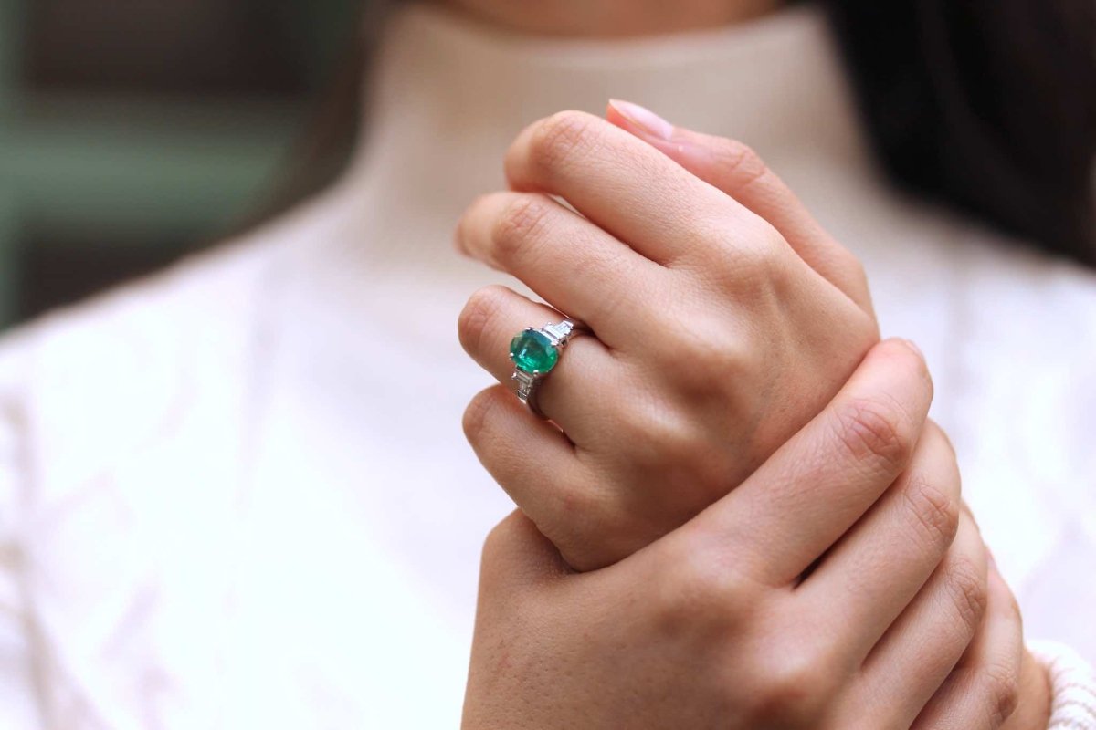 Bague émeraude de Colombie et diamants baguettes - Castafiore