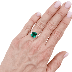 Bague émeraude, deux ors, diamants. - Castafiore