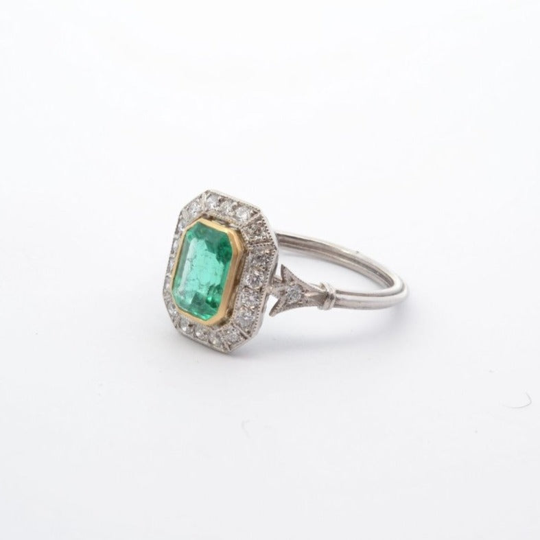 Bague émeraude et diamants en platine - Castafiore