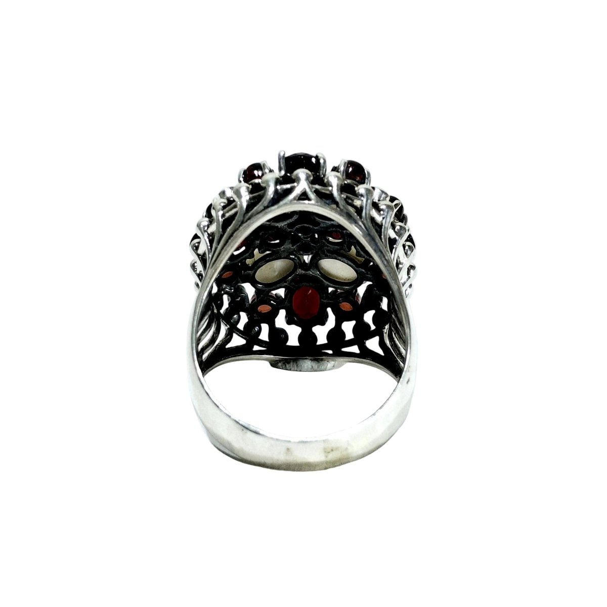 Bague en argent, nacre, grenats et zircons. - Castafiore