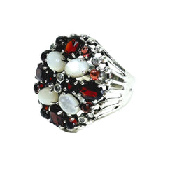 Bague en argent, nacre, grenats et zircons. - Castafiore