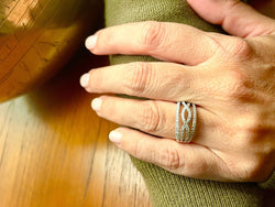 Bague en diamants brillants torsadés