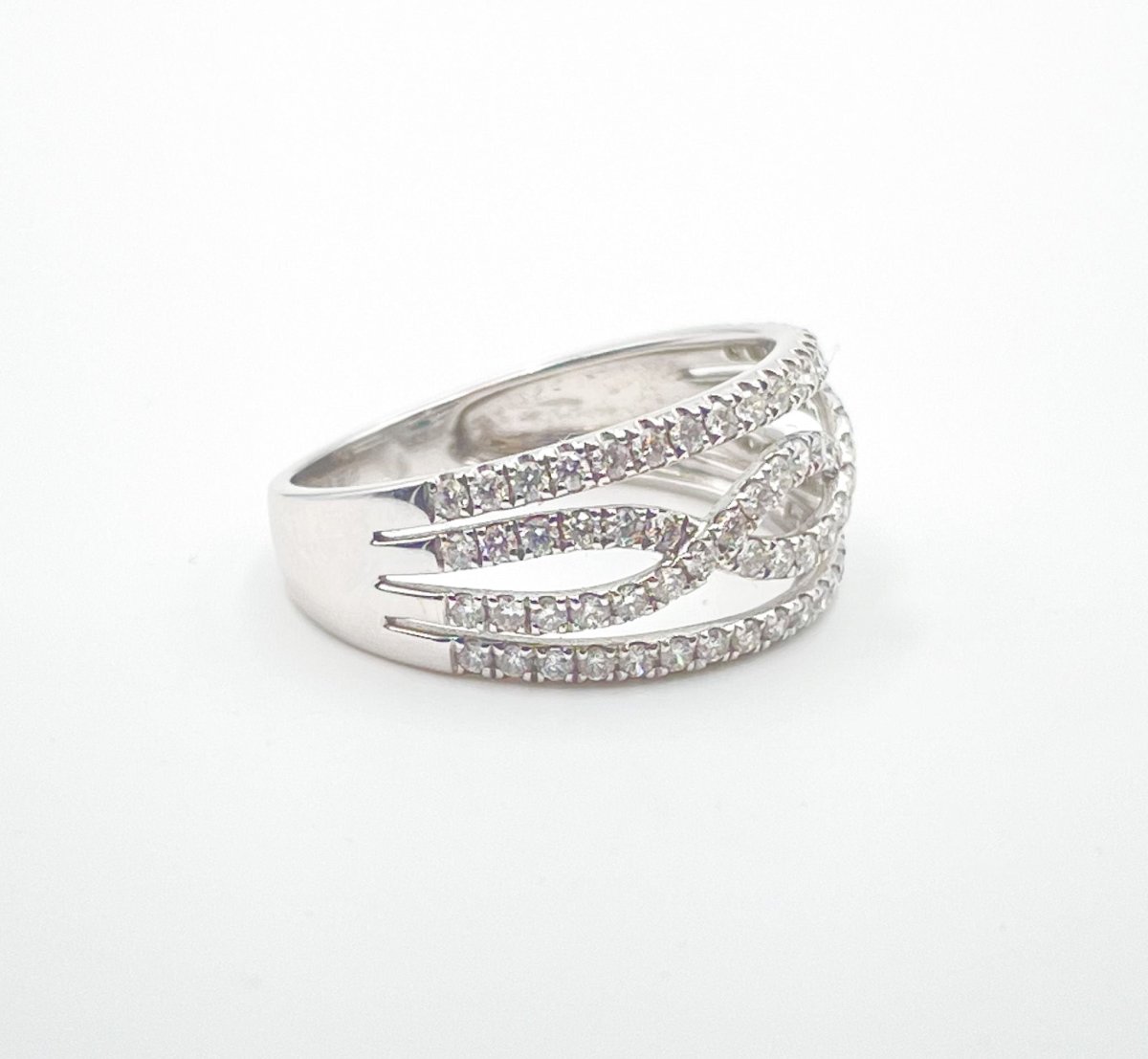 Bague en diamants brillants torsadés
