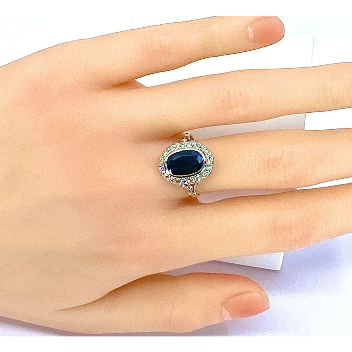 Bague en or 18 carats, saphir 3,47 carats et diamants. Epoque vers 1900 - Castafiore