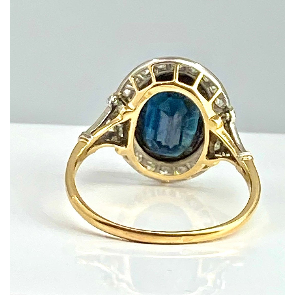 Bague en or 18 carats, saphir 3,47 carats et diamants. Epoque vers 1900 - Castafiore