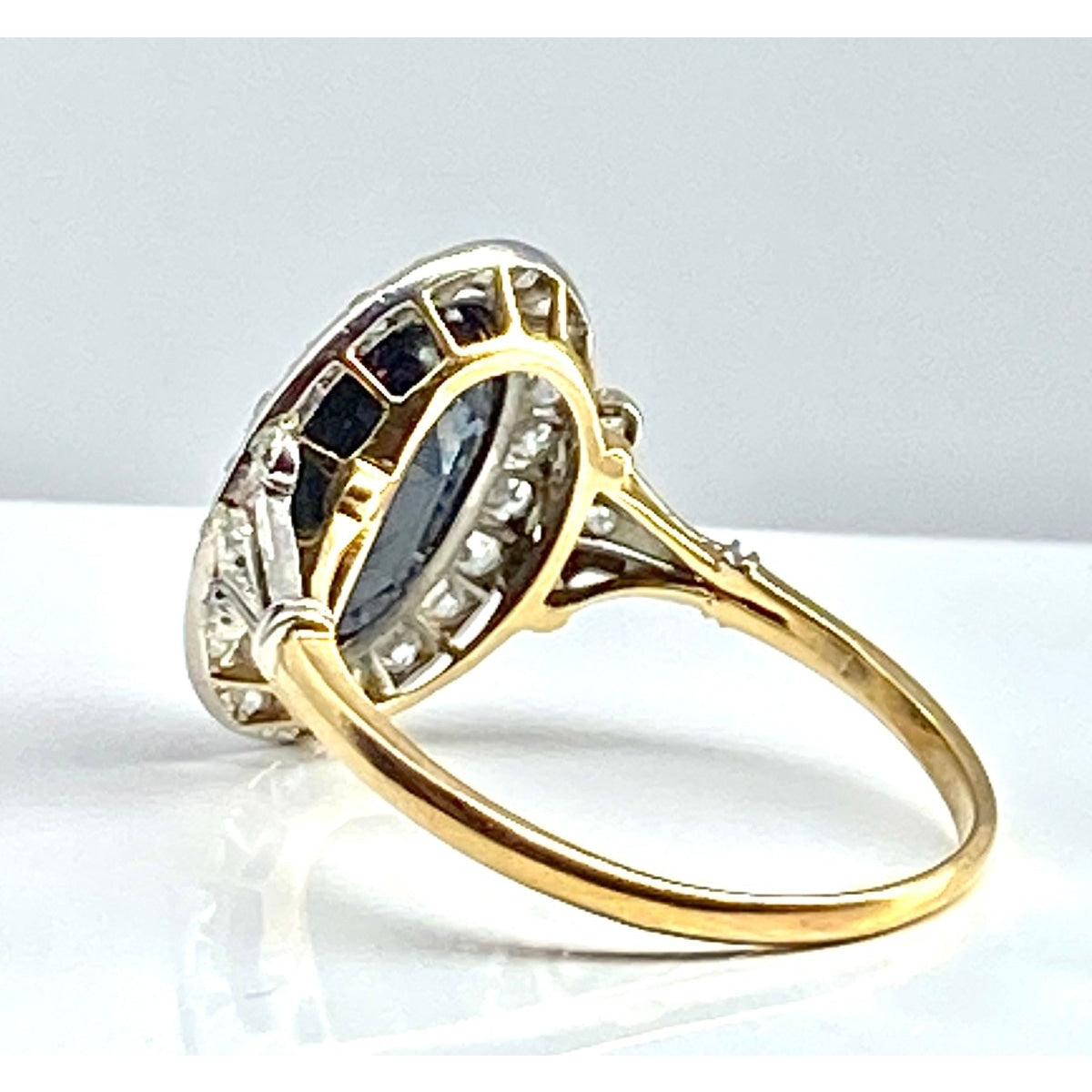 Bague en or 18 carats, saphir 3,47 carats et diamants. Epoque vers 1900 - Castafiore