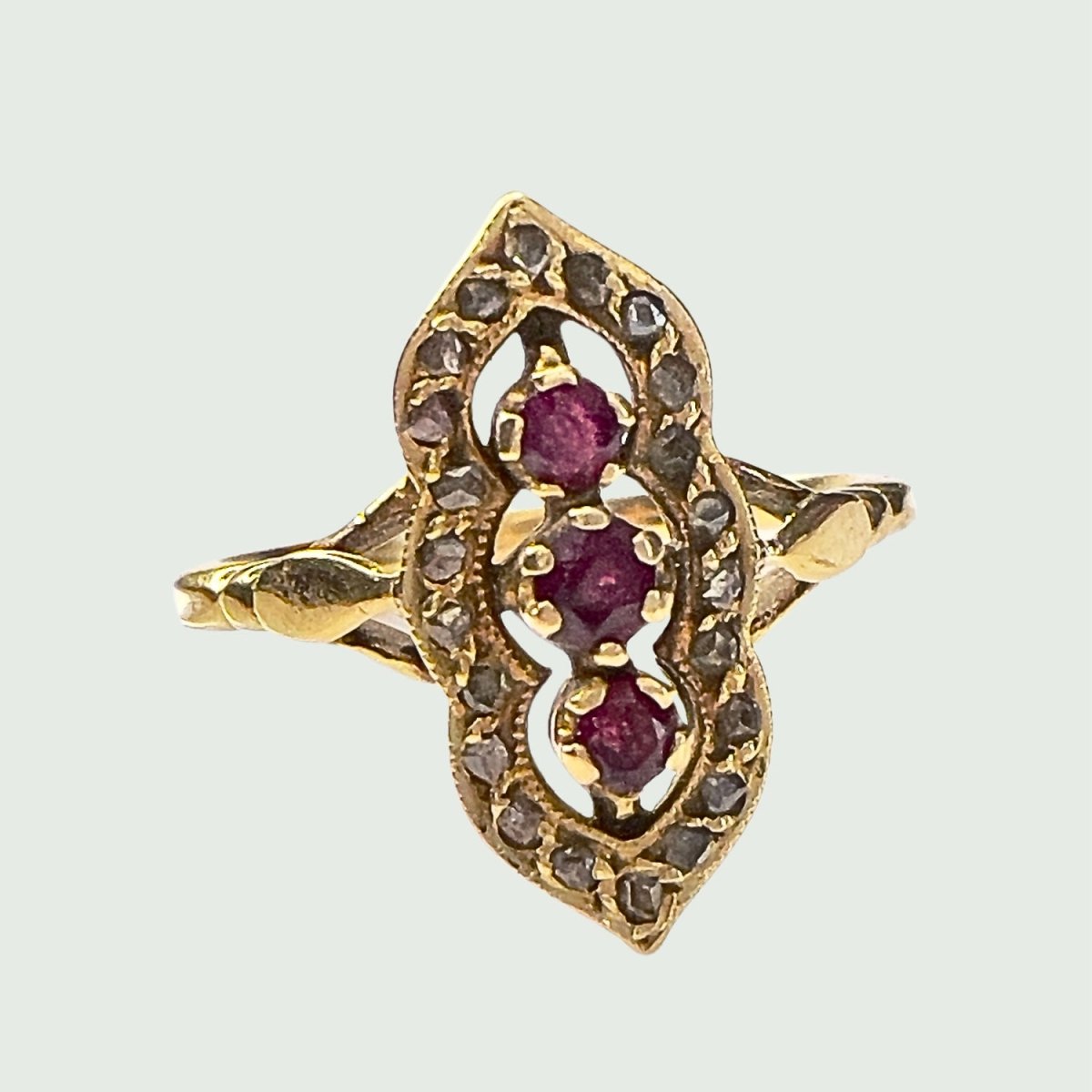 BAGUE EN OR 18K DÉBUT DU 20e SIÈCLE (1900) avec DIAMANTS et RUSSETS - Castafiore