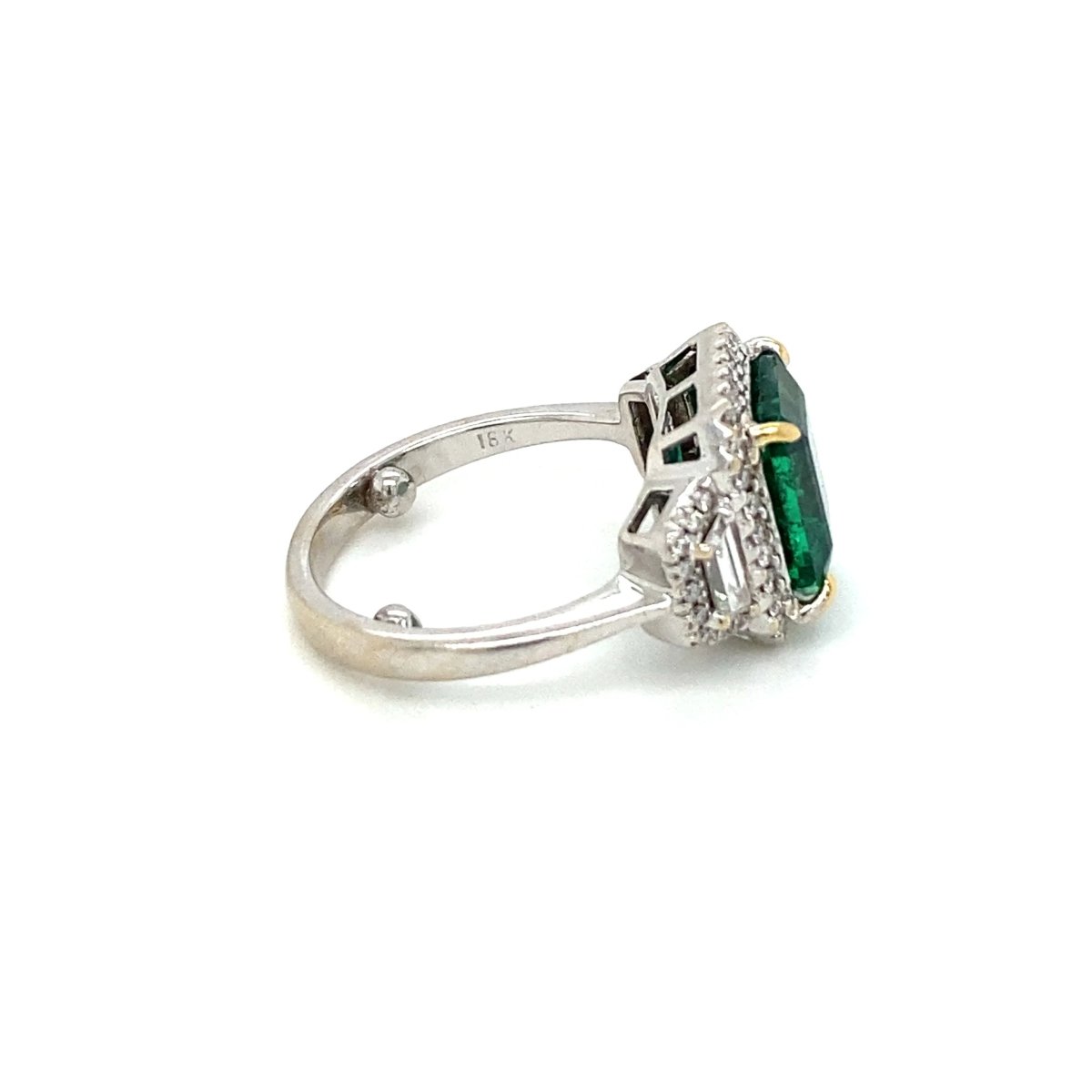 Bague en or avec émeraude non traitée de 3,33 carats certifiée par le Domaine - Castafiore