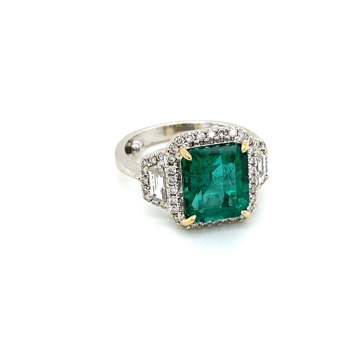 Bague en or avec émeraude non traitée de 3,33 carats certifiée par le Domaine - Castafiore