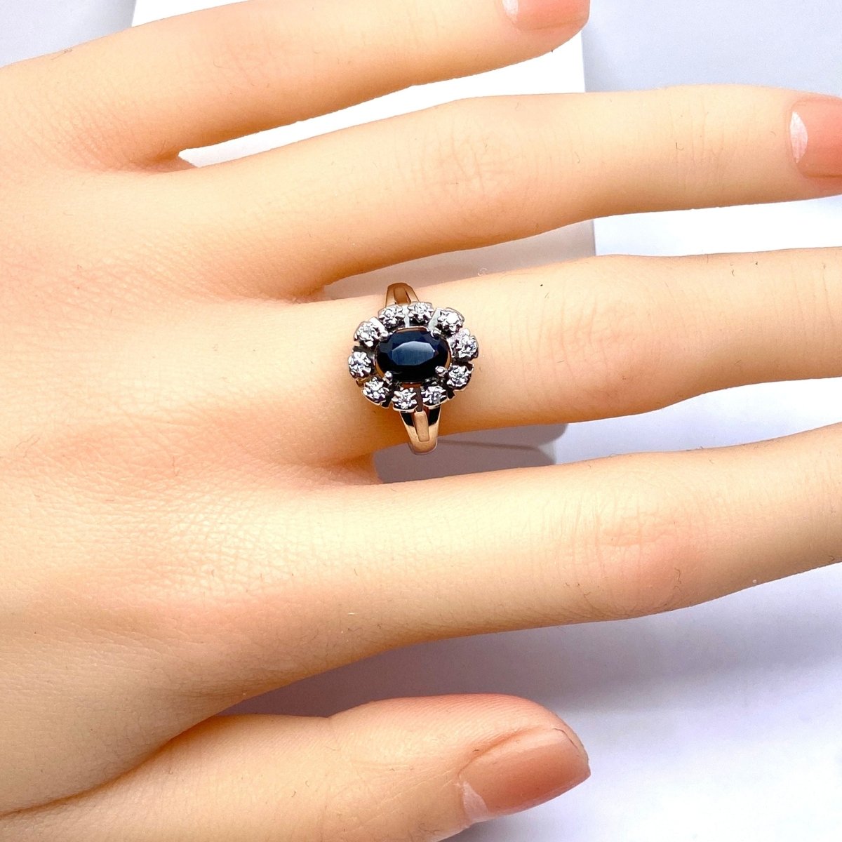 Bague en or blanc 18 carats, saphir et diamants - Castafiore