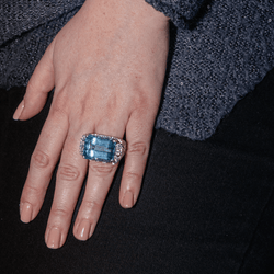 Bague en or blanc, aigue - marine, émeraude et diamants - Castafiore