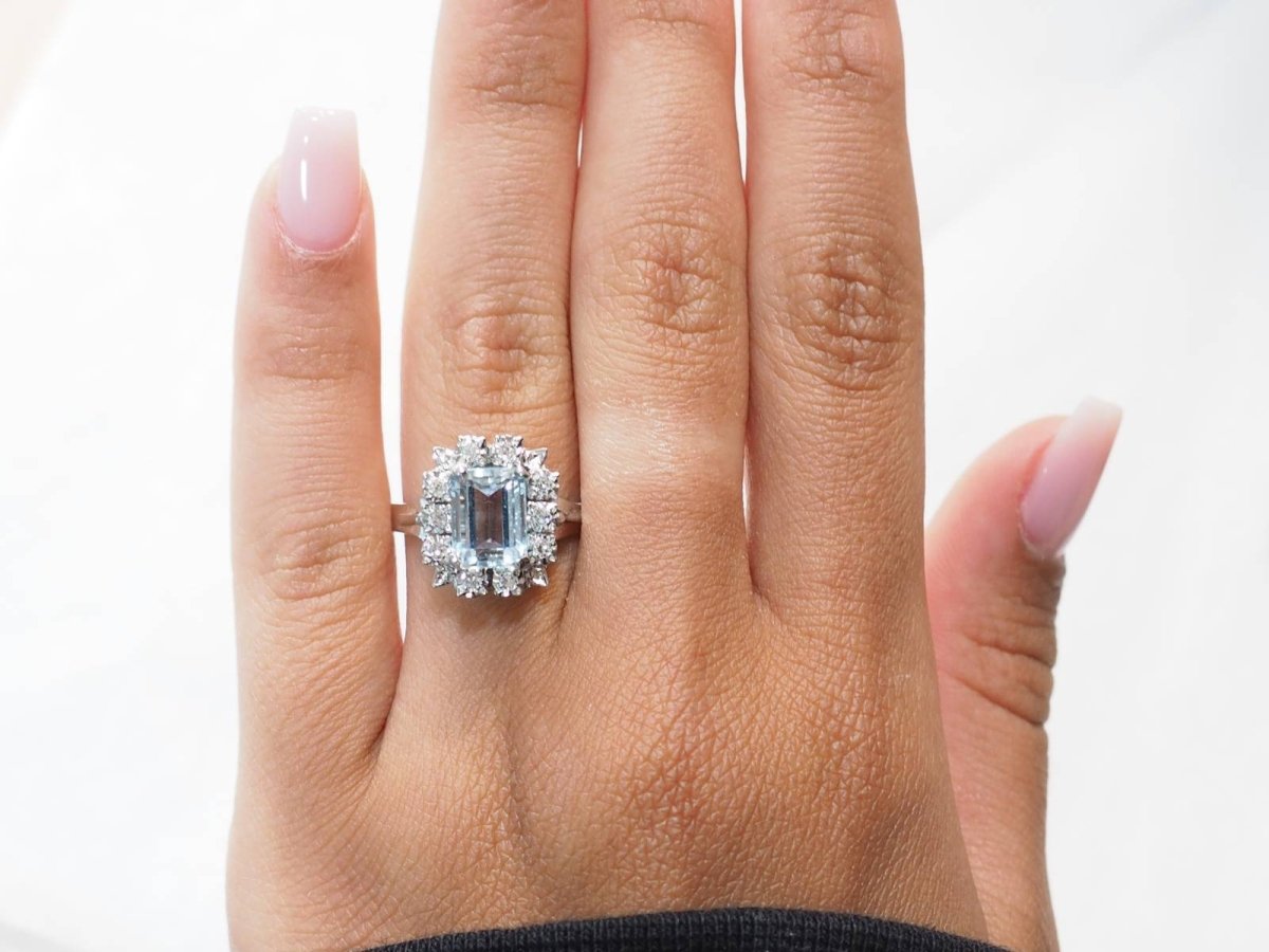 Bague en or blanc, aigue marine et diamants - Castafiore