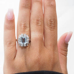 Bague en or blanc, aigue marine et diamants - Castafiore