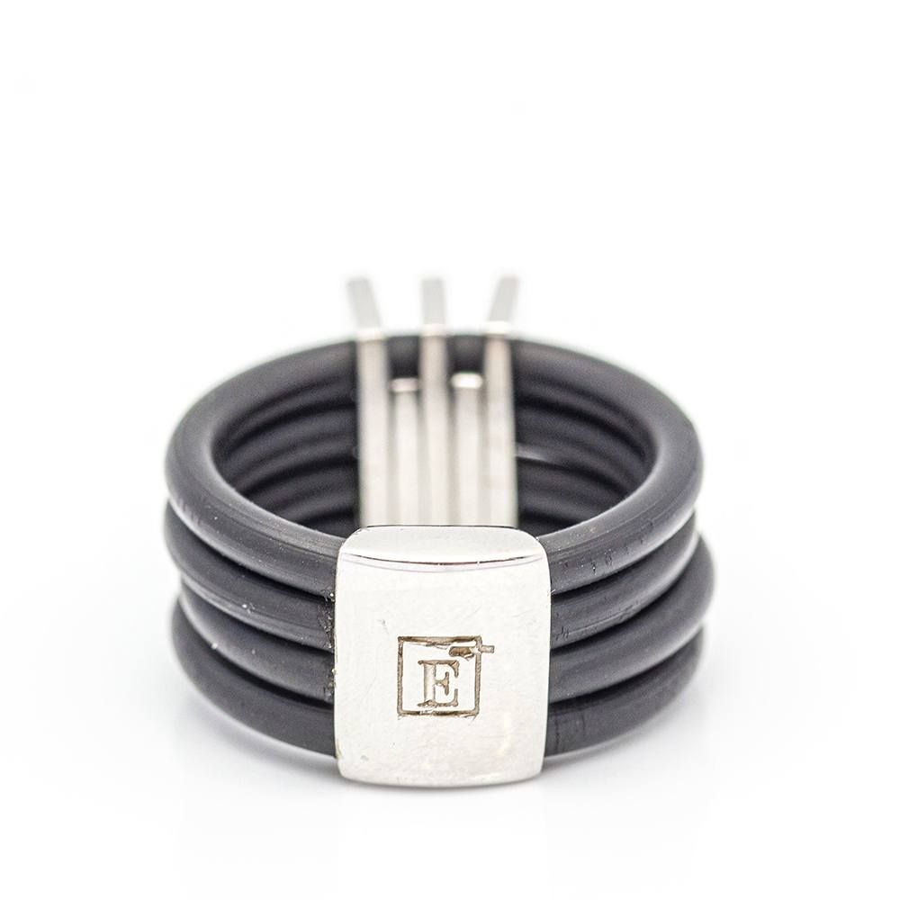 Bague en or blanc, caoutchouc et diamants - Castafiore