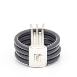 Bague en or blanc, caoutchouc et diamants - Castafiore