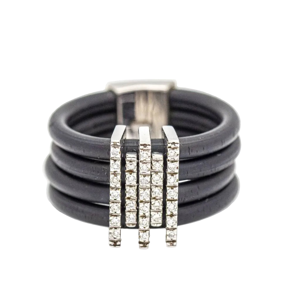 Bague en or blanc, caoutchouc et diamants - Castafiore