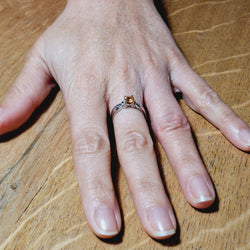 Bague en or blanc, citrine, et diamants - Castafiore