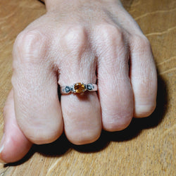 Bague en or blanc, citrine, et diamants - Castafiore