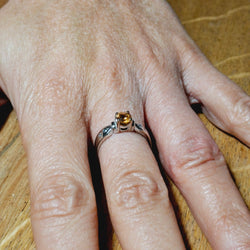 Bague en or blanc, citrine, et diamants - Castafiore