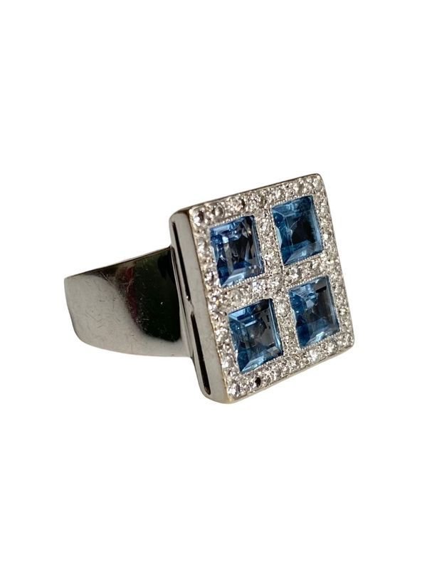 Bague en or blanc de forme carrée, sertie de quatre aigue - marine et diamants - Castafiore