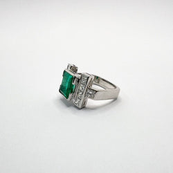 Bague en or blanc, diamants et émeraude - Castafiore