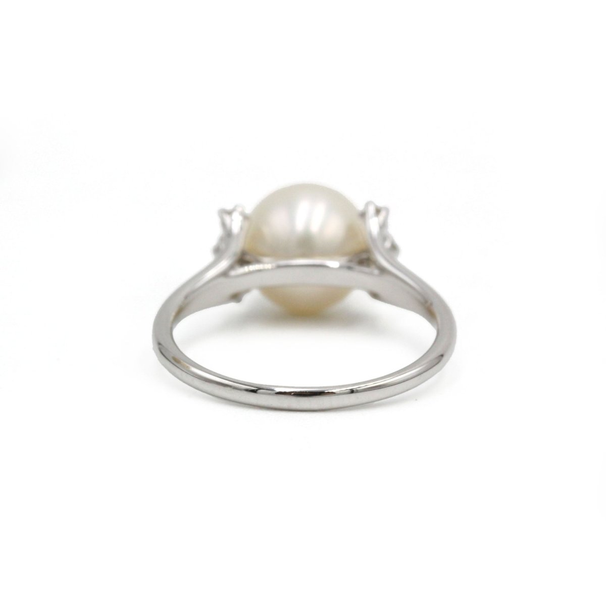 Bague en or blanc, diamants et perle - Castafiore
