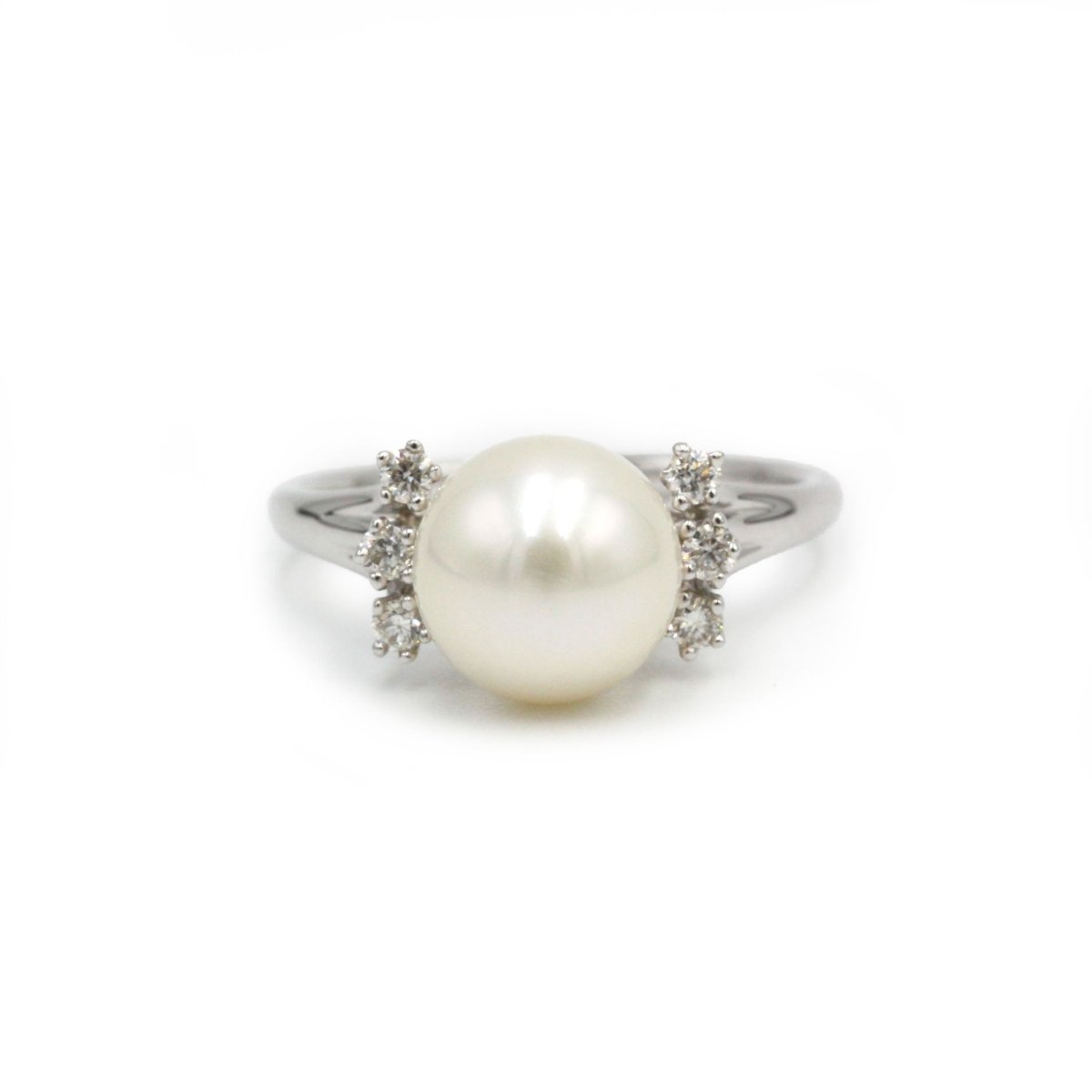 Bague en or blanc, diamants et perle - Castafiore