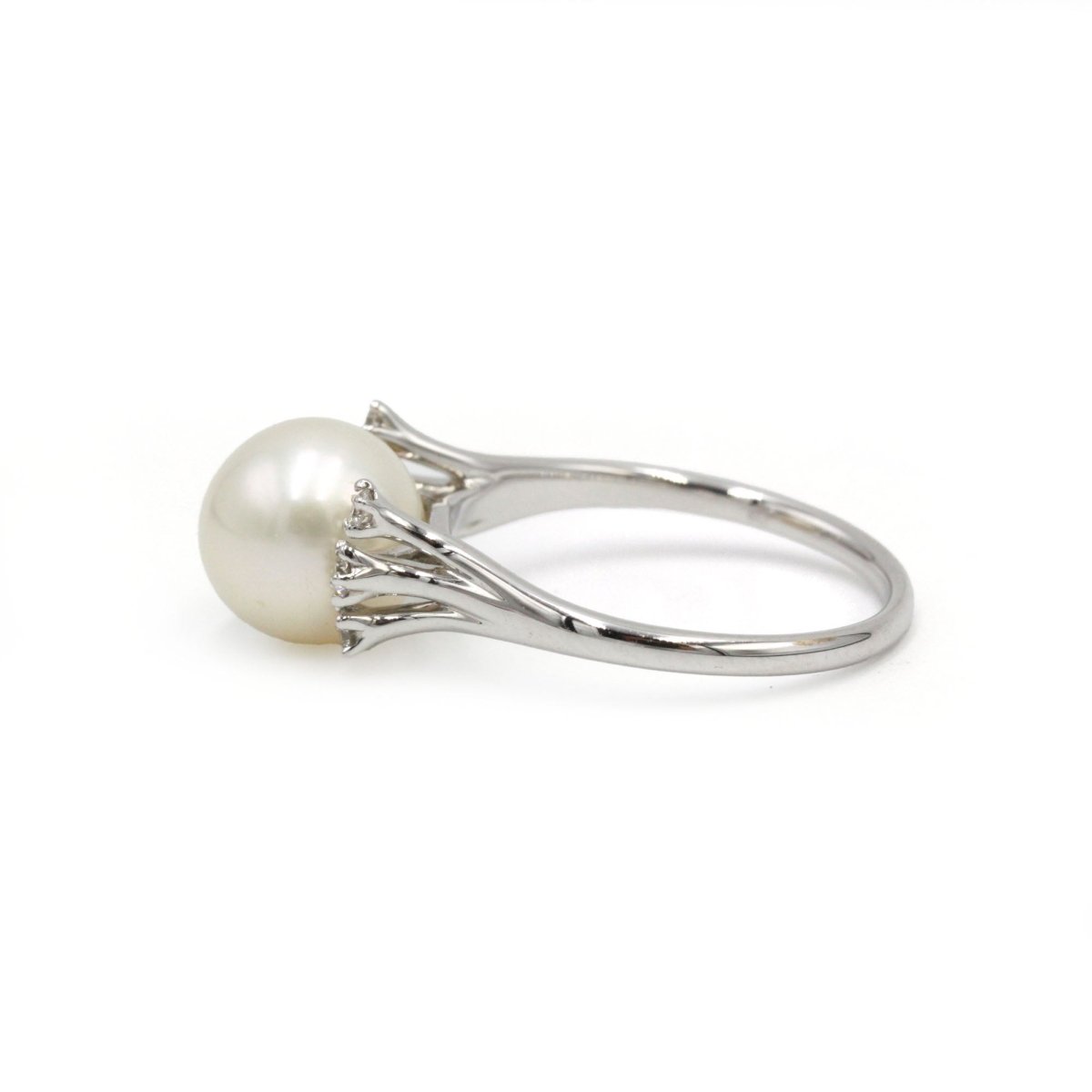 Bague en or blanc, diamants et perle - Castafiore