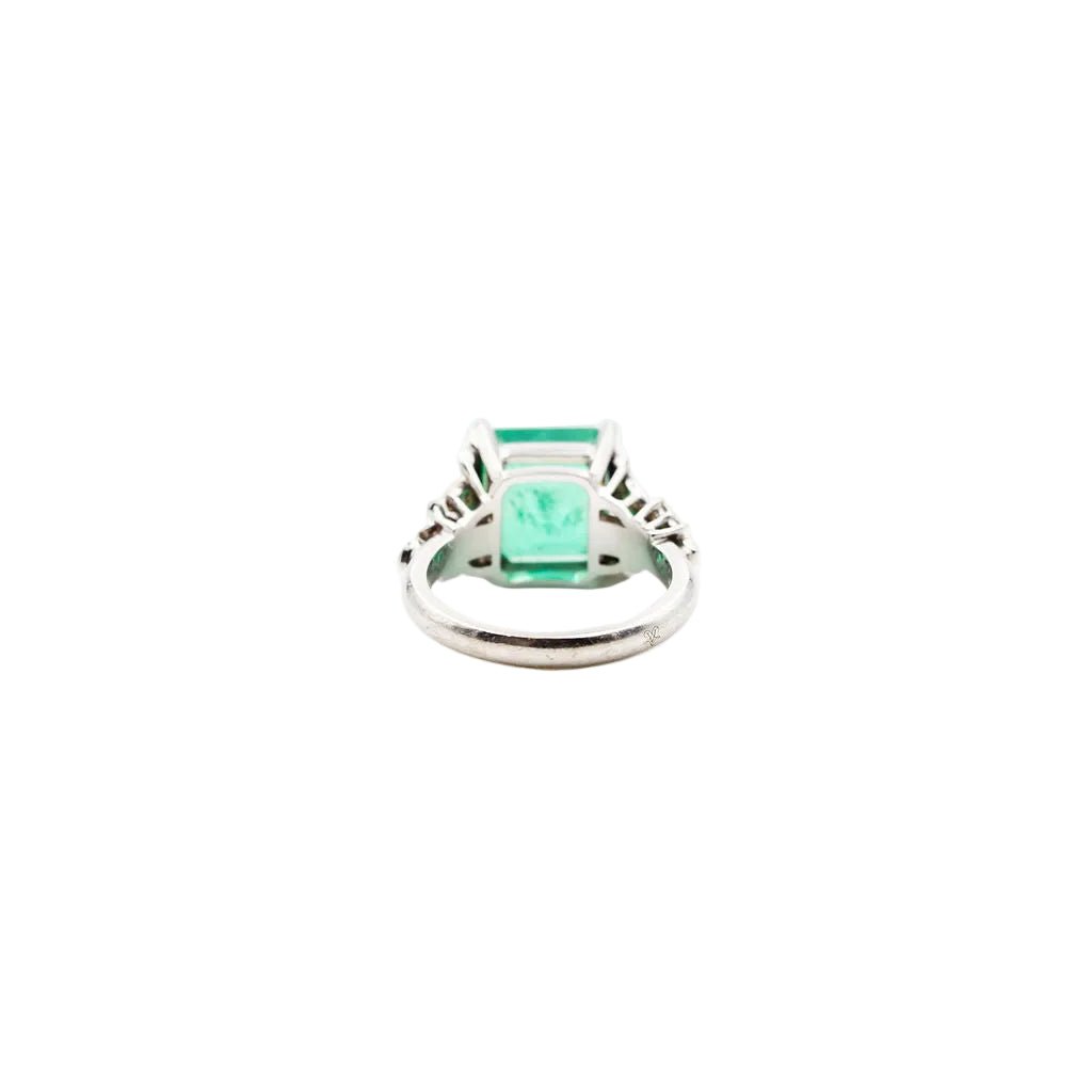 Bague en or blanc, émeraude de Colombie et diamants - Castafiore