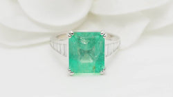 Bague en or blanc, Emeraude de Colombie et diamants - Castafiore