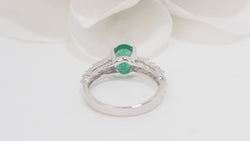 Bague en or blanc, émeraude et diamants - Castafiore