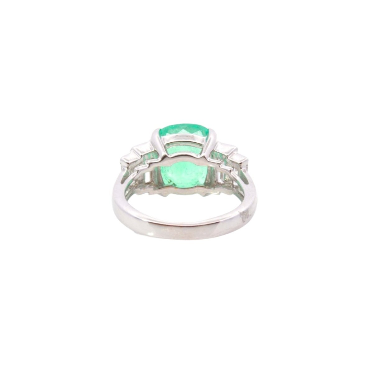 Bague en or blanc, émeraude et diamants - Castafiore