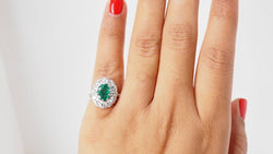 Bague en or blanc, émeraude et diamants - Castafiore