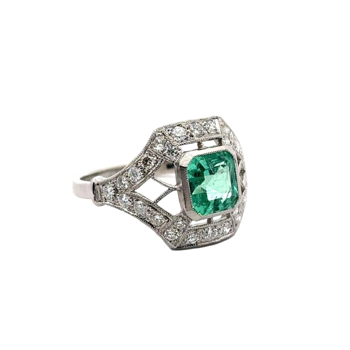 Bague en or blanc, émeraude et diamants - Castafiore